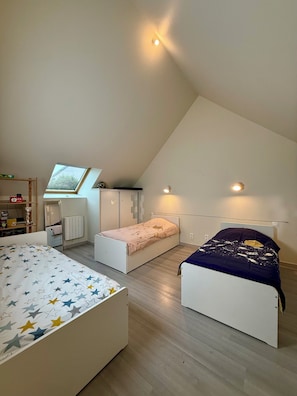4 chambres, fer et planche à repasser, Wi-Fi, draps fournis