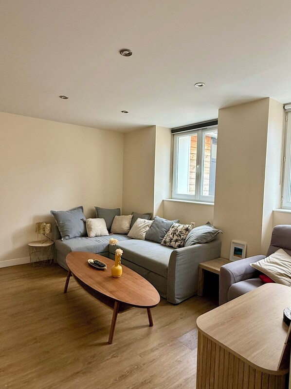 Living area - Granville stopover (Granville)