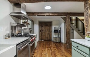 Mikroaaltouuni, uuni, liesi, astianpesukone