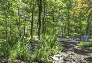 Terrace/patio - Kingston retreat, 3BR+Pool and Hot Tub, Chef's Kitchen, Firepit & much more (Kingston)