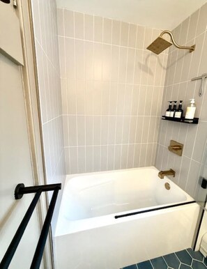 Shower, hair dryer, soap, toilet paper - Kingston retreat, 3BR+Pool and Hot Tub, Chef's Kitchen, Firepit & much more (Kingston)
