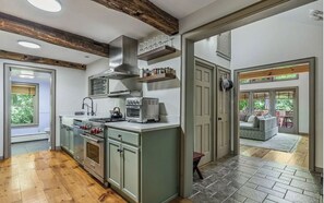 Mikroaaltouuni, uuni, liesi, astianpesukone