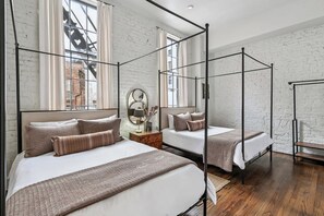 2 bedrooms, iron/ironing board, WiFi