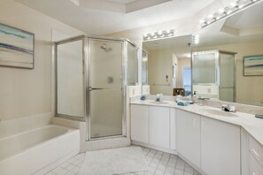 Douche, sèche-cheveux, serviettes fournies