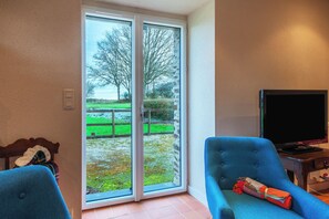 TV, fireplace - L’Échappée - Campagne - Wifi - Terrasse (Cossé-le-Vivien)