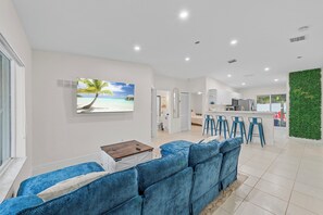 TV - Private Jupiter 4BR - Minutes to Beach & Golf (Jupiter)