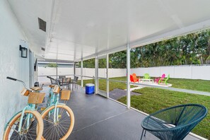 Terrace/patio - Private Jupiter 4BR - Minutes to Beach & Golf (Jupiter)