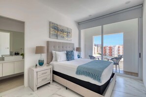 3 bedrooms, iron/ironing board, WiFi, bed sheets - Modern condo near Medano beach (Cabo San Lucas)