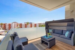 Property grounds - Modern condo near Medano beach (Cabo San Lucas)