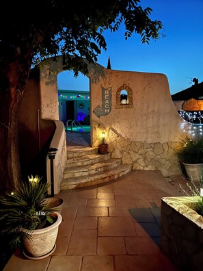 Property grounds - Villa sleeps 6 with separate pool area and games room (Venelles)