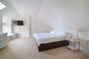 2 bedrooms, iron/ironing board, travel crib, WiFi - Charming Barn Conversion, Idyllic Somerset Village (Somerset)