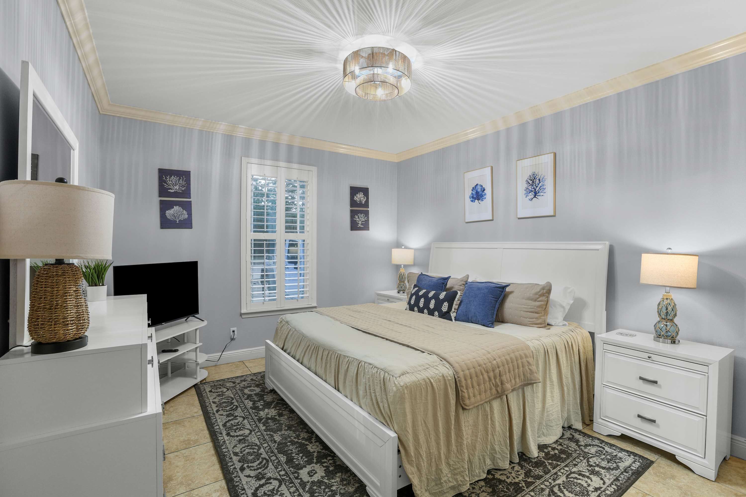 4 habitaciones, escritorio, tabla de planchar con plancha y wifi 