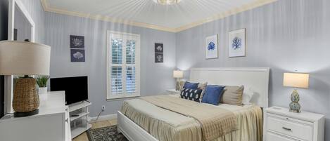 4 slaapkamers, een bureau, een strijkplank/strijkijzer, wifi