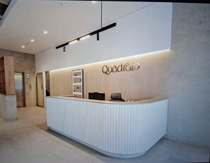 Lobby - Cozy 1-bedroom studio in peaceful Medellin with AC and gym (Medellin)