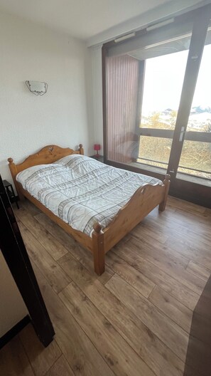 2 bedrooms, travel crib - Le Corbier, at the foot of the slopes. Apartment 6 pers, 44m². Galaxie building (Villarembert)