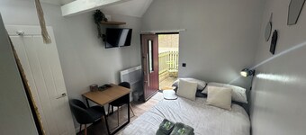 The Idyllic Acorn Lodge