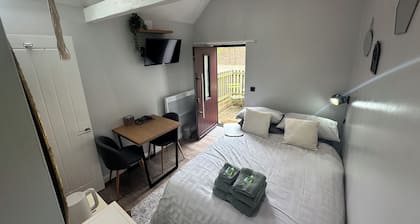 The Idyllic Acorn Lodge