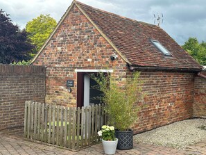 Loft, 1 Bedroom | Exterior - The Idyllic Acorn Lodge (Canterbury)