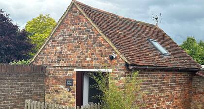 The Idyllic Acorn Lodge
