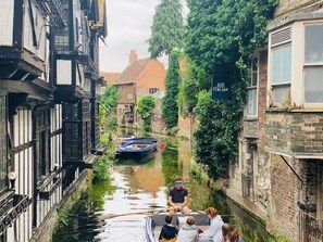 Miscellaneous - The Idyllic Acorn Lodge (Canterbury)