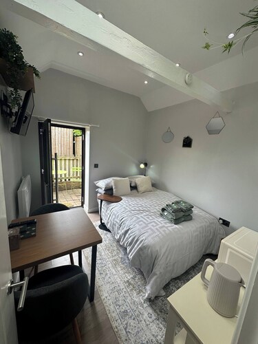 The Idyllic Acorn Lodge