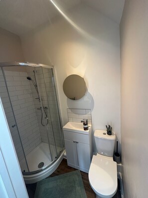 Loft, 1 Bedroom | Bathroom - The Idyllic Acorn Lodge (Canterbury)