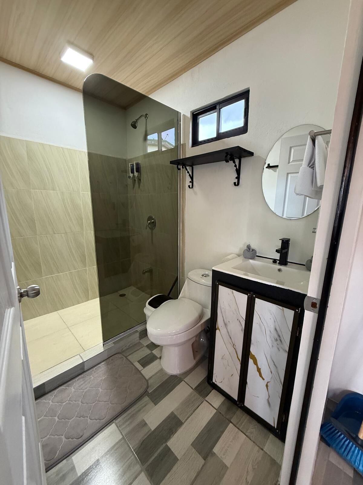 Comfort Apartment | Bathroom