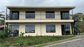 ด้านหน้าที่พัก