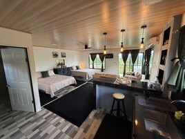 Comfort Apartment, 2 Bedrooms, Mountain View | In-room dining