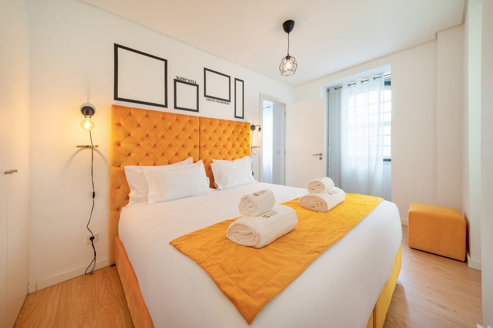 Iron/ironing board, Internet, bed sheets