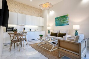 Smart TV - Stunning apt with private pool in Seville. Mendoza Rios III (Seville)