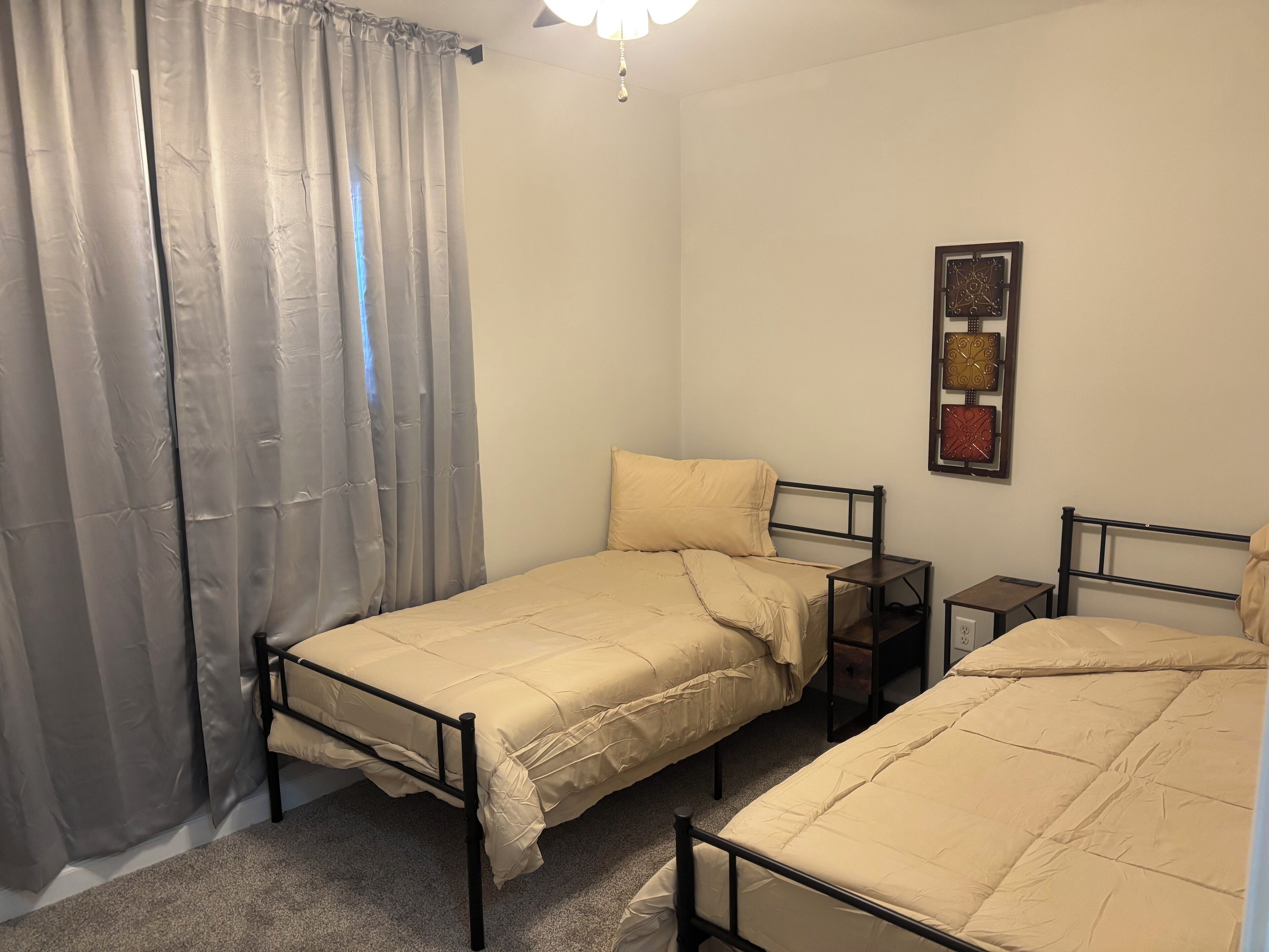 5 bedrooms, iron/ironing board, WiFi, bed sheets