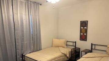 5 bedrooms, iron/ironing board, WiFi, bed sheets