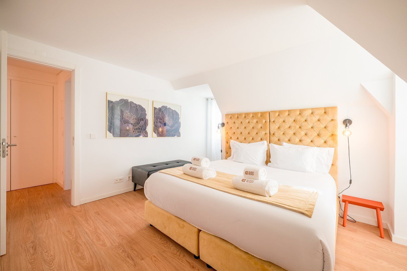 3 slaapkamers, een strijkplank/strijkijzer, internet, beddengoed