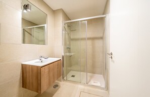 Shower, hair dryer, towels - Guestready - The Corner 1D (Lisbon)