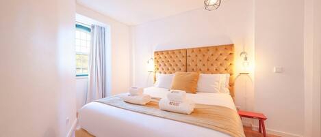 Iron/ironing board, internet, bed sheets