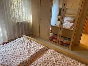 1 bedroom, iron/ironing board, free WiFi, bed sheets - Well and comfortably equipped and in a quiet location. It is located right on the edge of the forest. (Bleckede)