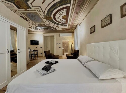 An ancient fresco above the gaze, the history around and the charm of Sarnico.