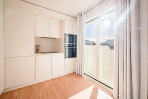 Fridge, microwave, oven, dishwasher - Guestready - The Corner 4th (Lisbon)