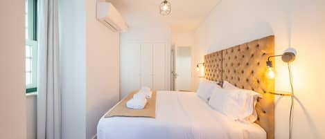 Iron/ironing board, internet, bed sheets