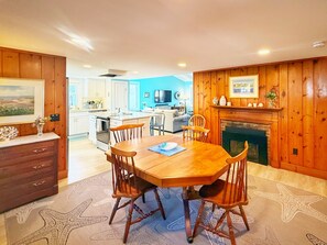 Dining - Sea And Be - Cape Cod Cottage (Yarmouth)