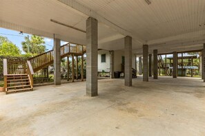Property grounds - Fisherman's Cove -Waterfront home with private dock on the River sleeps 10 (Steinhatchee)