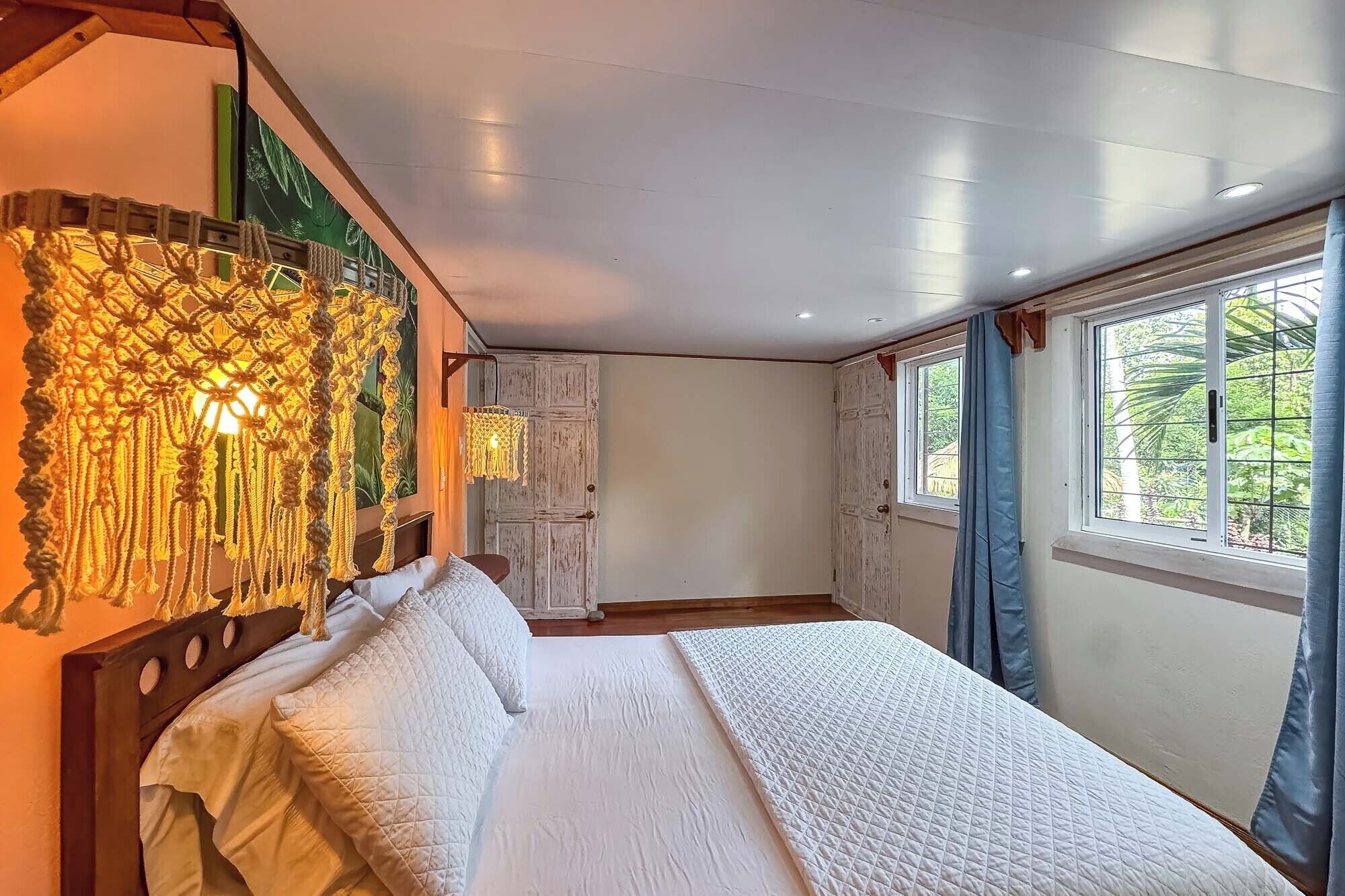 7 bedrooms, iron/ironing board, WiFi, bed sheets