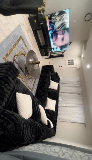 Smart-tv och eldstad