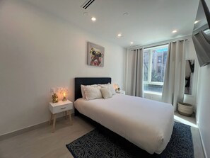 1 bedroom, iron/ironing board, WiFi, bed sheets - Cozy Stunning, Sunlit, Opulent Suite in Greenpoint (Brooklyn)