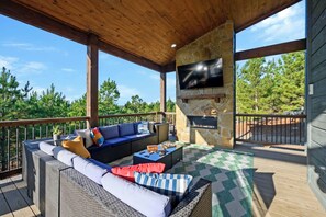 Property grounds - Walking on Sunshine: EPIC Views, Hot Tub, Fire Pit (Broken Bow)