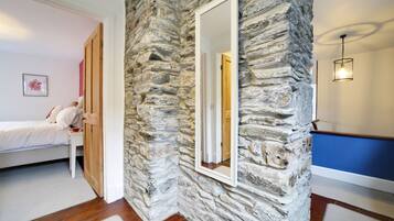 4 bedrooms, individually decorated, individually furnished, free WiFi