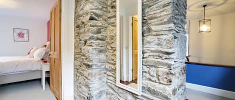 4 bedrooms, individually decorated, individually furnished, free WiFi