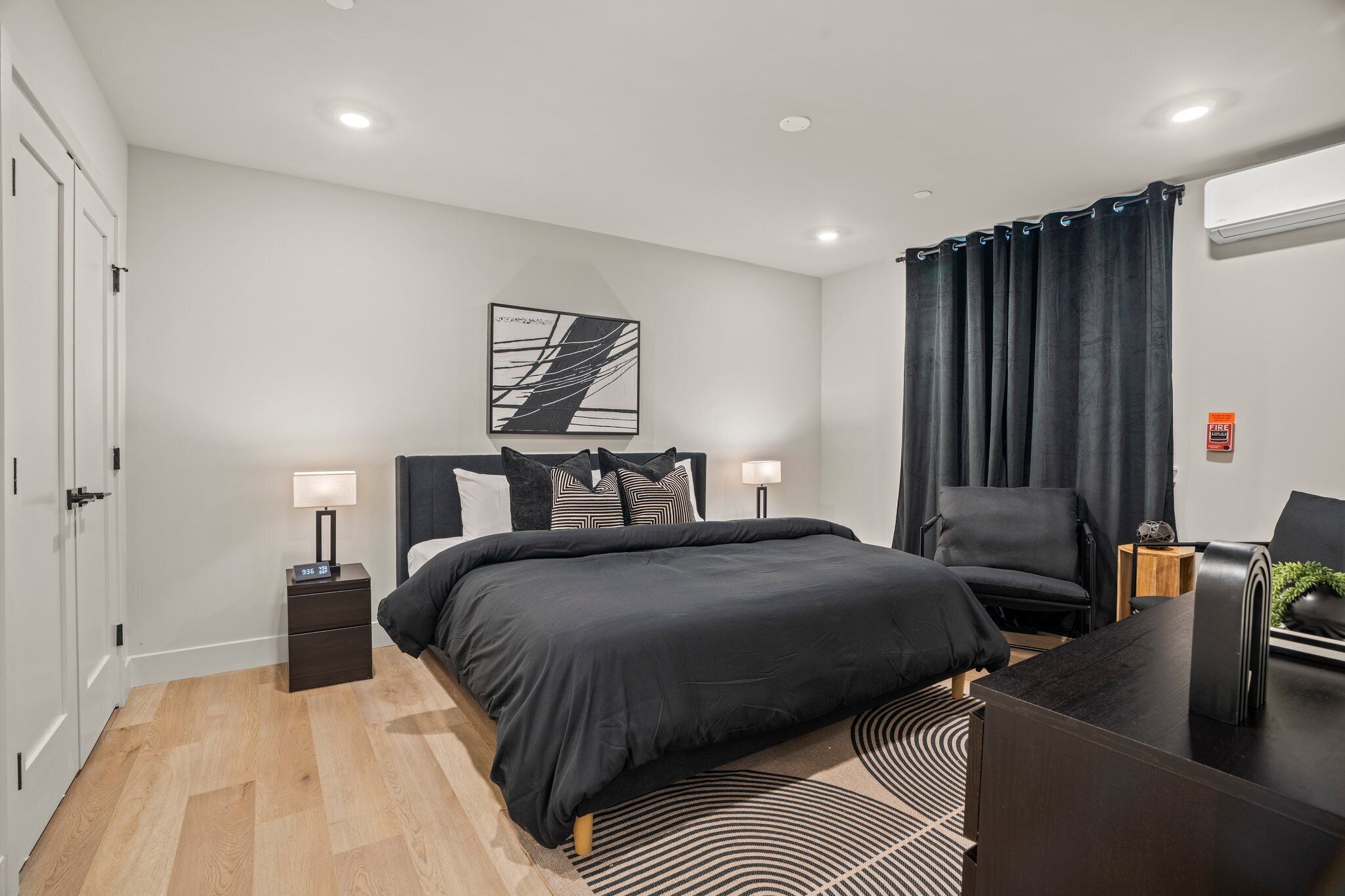 1 slaapkamer, een strijkplank/strijkijzer, wifi, beddengoed