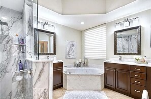 Dusche, Haartrockner, Bidet, Handtücher